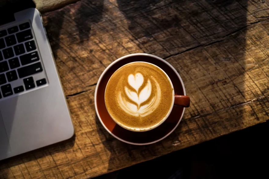 Latte art tulip pattern cup